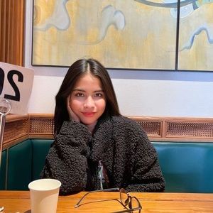 Meet your Posher, Miafern